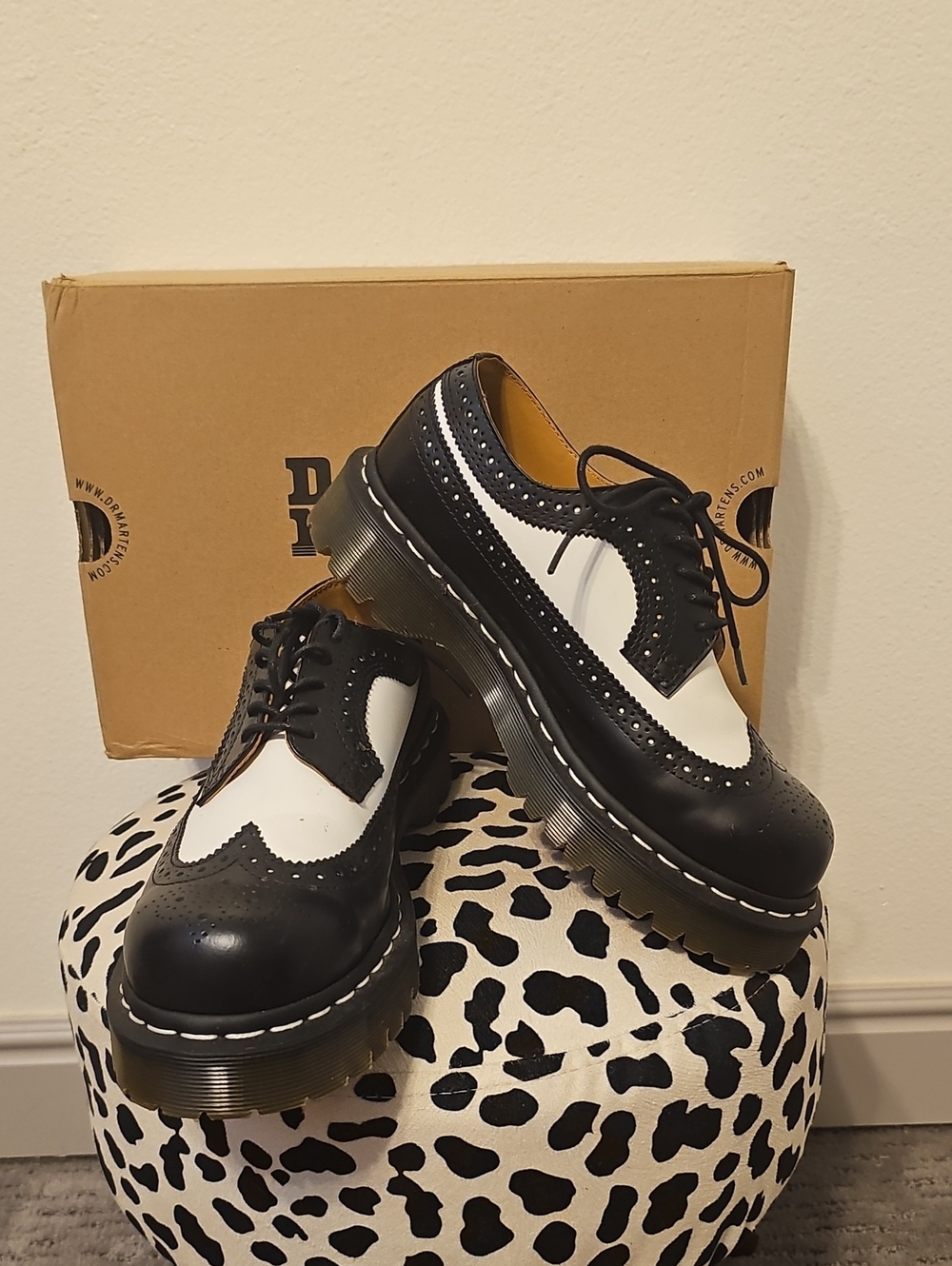 ●●DR MARTENS WING TIP  OXFORD LUG SOLE LOAFERS EUC SIZE US8-9●●